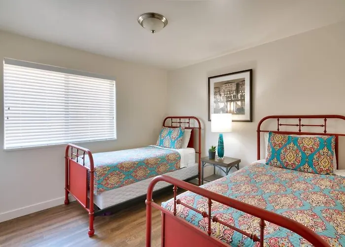 5J Top Floor Redcliff Condo, Pool & Hot Tub