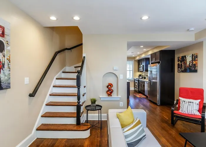 Luxurious Dc Townhome Ideal For Large Families Plus Free Parking