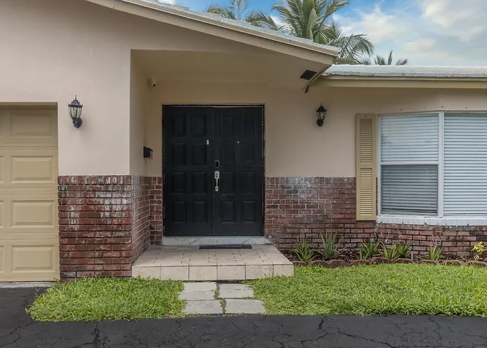 Purely Pompano, Pool, Water Front, Paddleboard, Beach, 5 Bedroom 3 Bath