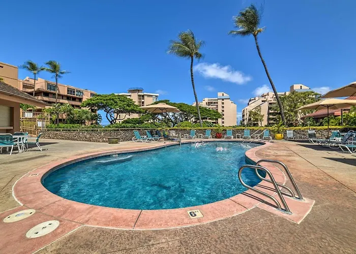Ocean-View Maui Penthouse W/ Balcony & Pool Access