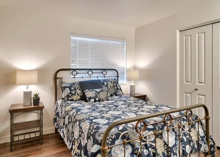 5C Sweet Redcliff Condo, Pool & Hot Tub