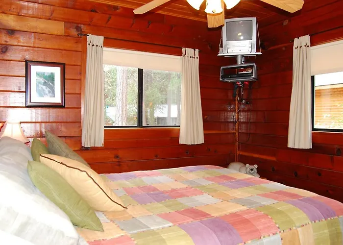 Cubby'S Den At The Redwoods In Yosemite