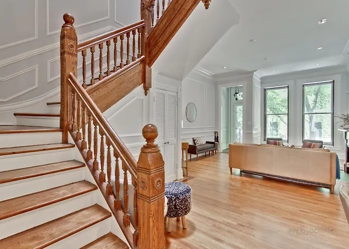 Historic Luxury Townhouse In Downtown Chicago