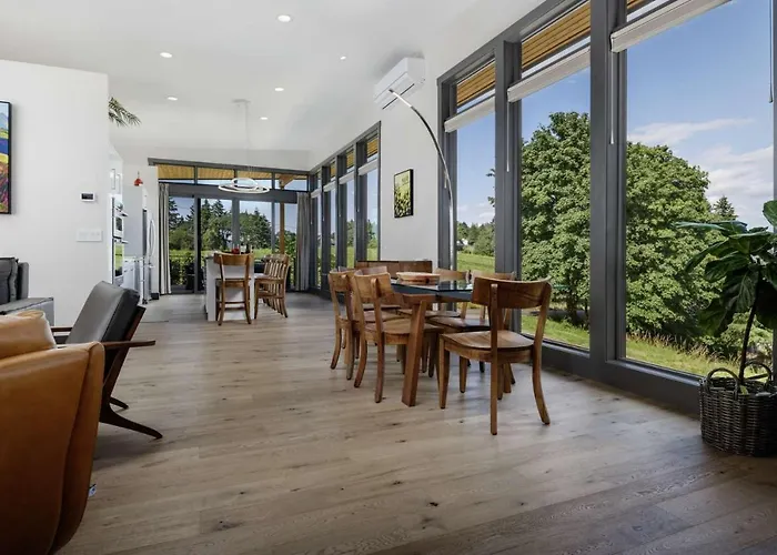 Dundee Hills Villa
