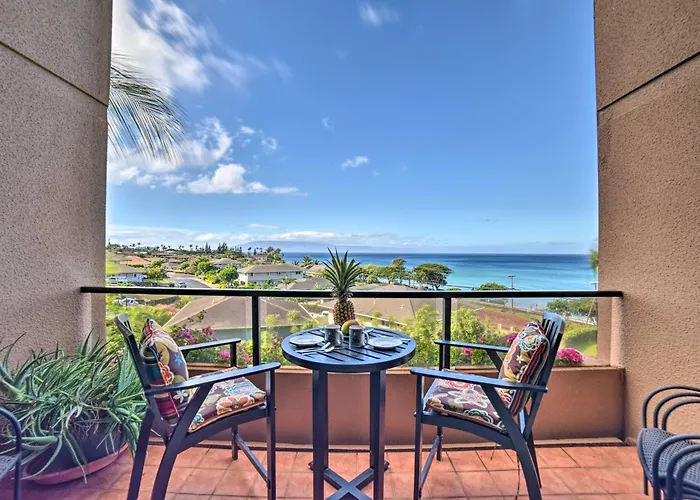Ocean-View Maui Penthouse W/ Balcony & Pool Access