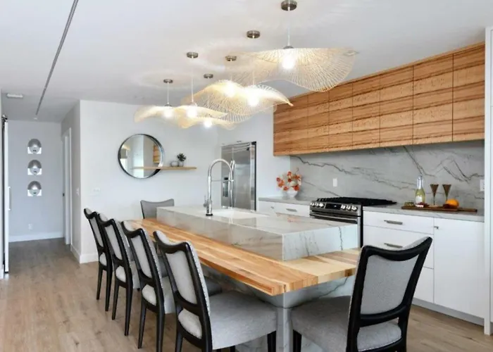 Luxury Cardiff By-The-Sea Ocean View Parkhouse