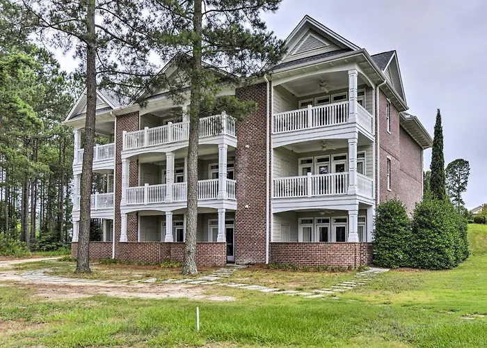 Resort-Style Condo/Suite On Golf Course W/ Pool!