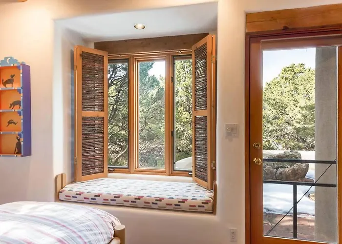 Foothills Retreat- Patios, Rooftop Deck, Quiet, 2Br