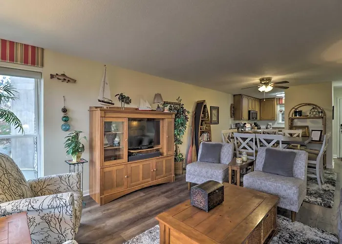 4 Mi To Lake: Unit W/ Pool Access In Fairfield Bay