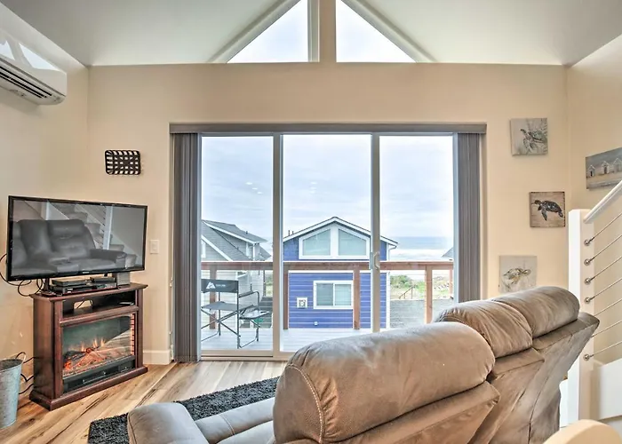 Peaceful Fall Escape: Oregon Home W/ Ocean View
