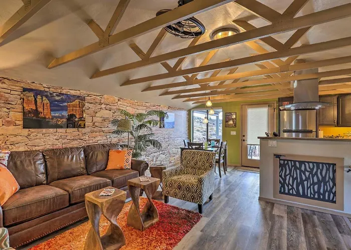 Hot Tub & View: Wine Country Retreat In Cornville
