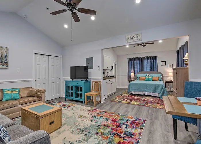 Downtown Ocean Springs Retreat: 1 Mi To Beach!