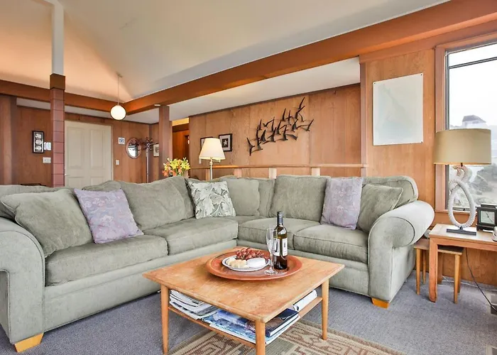 Abalone Alcove! Hot Tub! Pool Table! Amazing Views! Fast Wifi!! Dog Friendly!