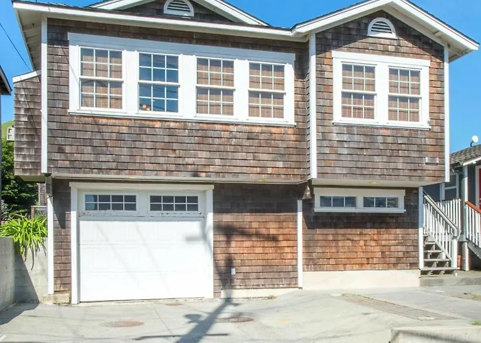 Sea Breeze! Walk To Beach!! In The Village! Bbq! Fast Wifi!! Dog Friendly!