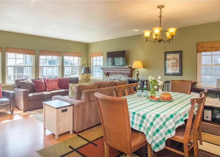 Sea Breeze! Walk To Beach!! In The Village! Bbq! Fast Wifi!! Dog Friendly!