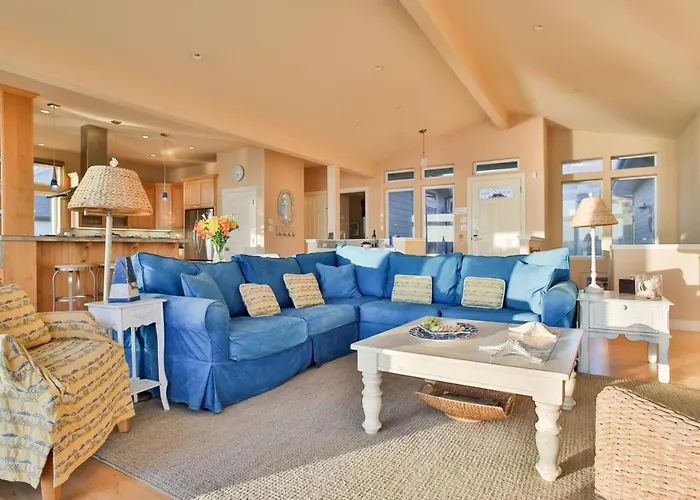 Sea Glass Bluff Retreat: Oceanview Hot Tub Getaway