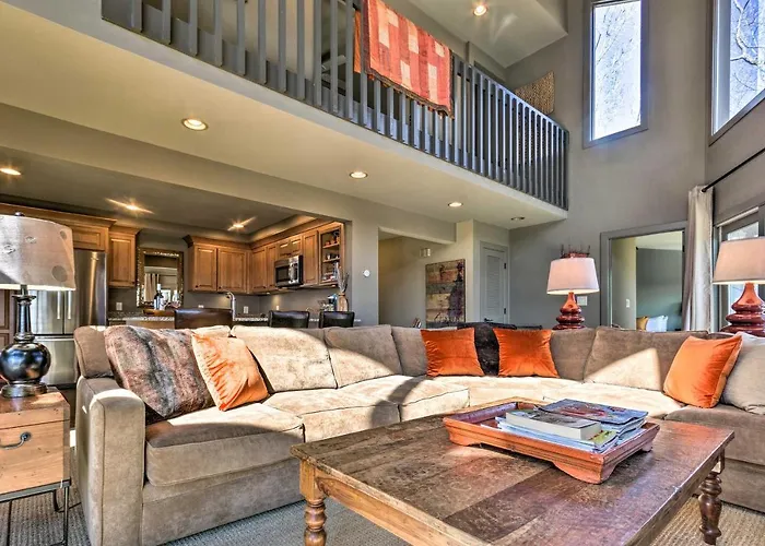 Deck & Mtn Views: Resort Home In Rumbling Bald!