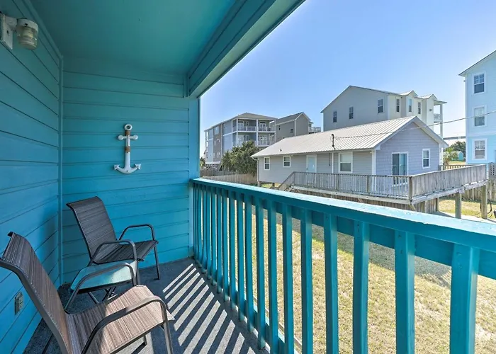 Condo W/ Balcony & Pool: Walk To 2 Beach Accesses!