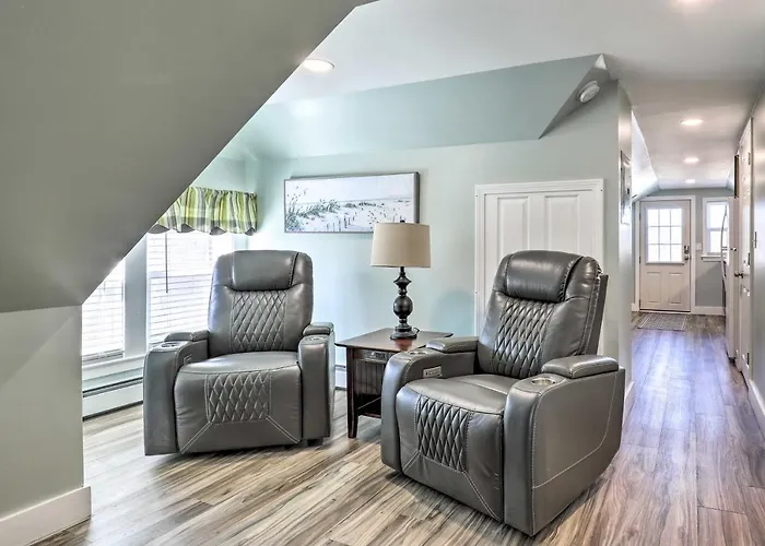 Old Orchard Beach Apartment - Quick Walk To Beach!