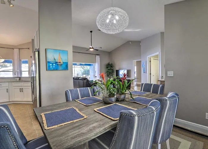Dog-Friendly Lake Home W/ Dock ~ 25 Mi To Disney!