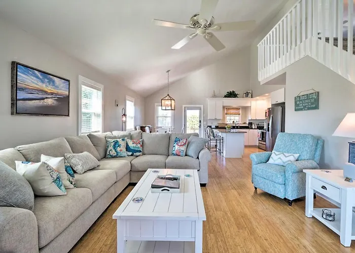 Carefree Coastal Getaway - Walk To Long Beach