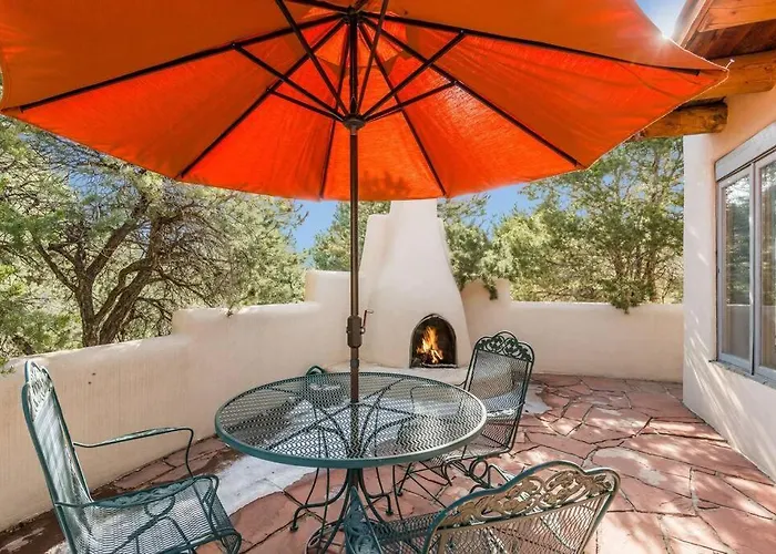Foothills Retreat- Patios, Rooftop Deck, Quiet, 2Br