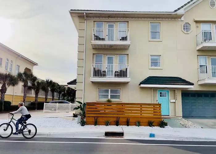 Luxurious Ocean View Getaway!! Entire Home!