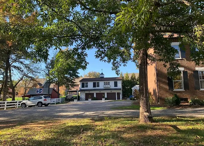 Five-Star Historic Boyd Harvey Carriage House