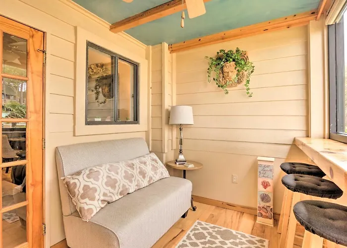Sunroom + Beach Access: Hilton Head Condo