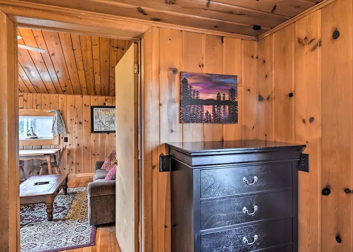 Lovely Lake Huron Getaway: Beach Access & Kayaks!