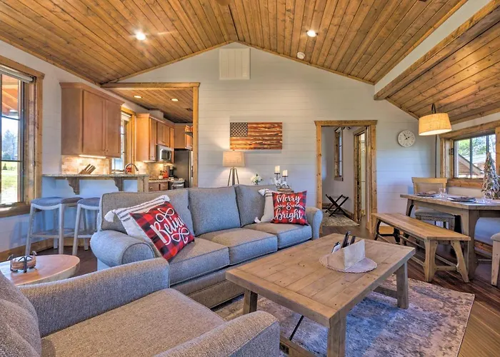 Pet-Friendly Cabin W/ Mtn Views In Chinquapin!