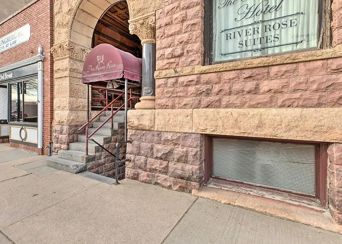 Pet-Friendly Apt: 2 Blocks To Riverside Park!