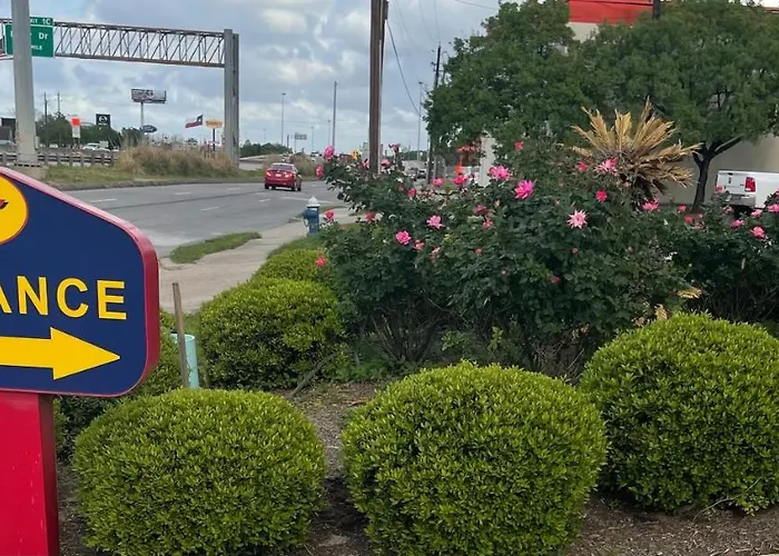 Raintree Inn And Suites