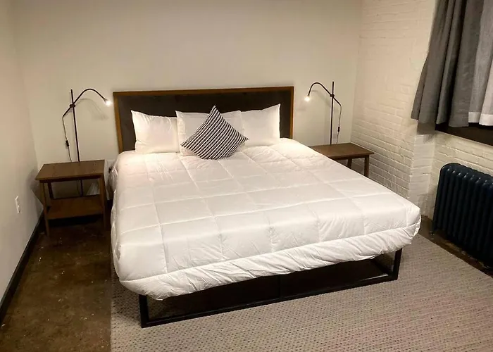 3E-*New* Apartment -5 Min From Downtown, Sleeps 4