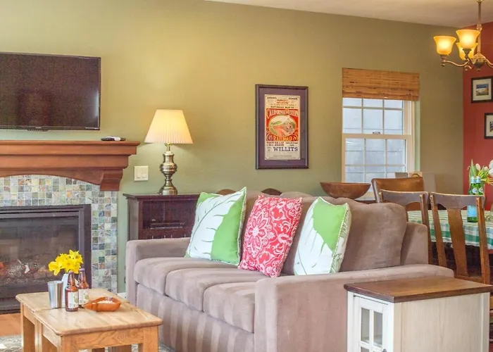 Sea Breeze! Walk To Beach!! In The Village! Bbq! Fast Wifi!! Dog Friendly!