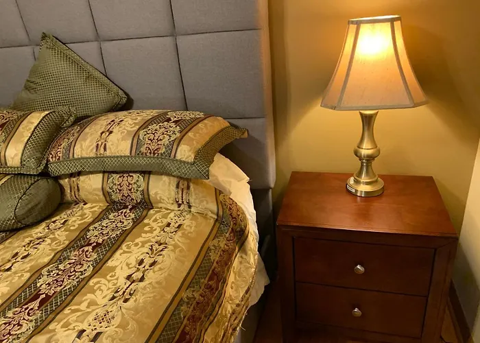 Private Guest Bedroom - 2E East Room - Close To Lake Michigan