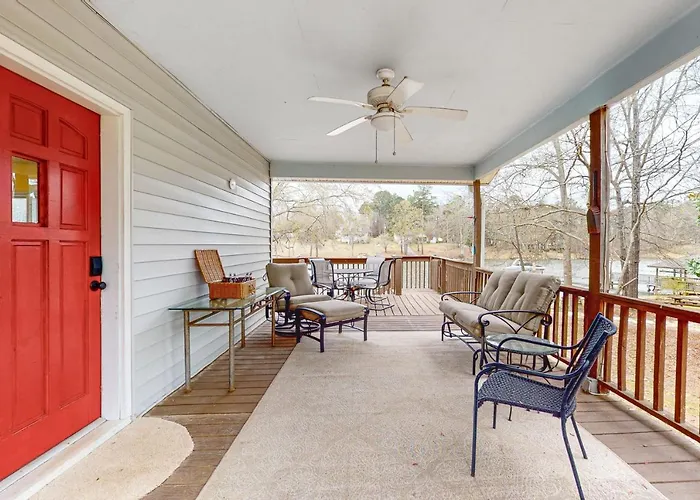 Waterfront Lake Murray Home W/ Dock: Dogs Welcome!