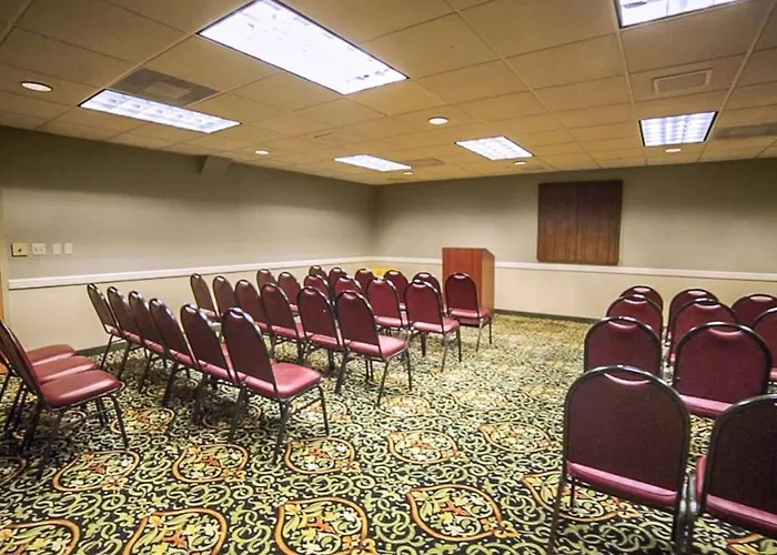 Magnuson Grand & Conference Center Somerset-Bridgewater