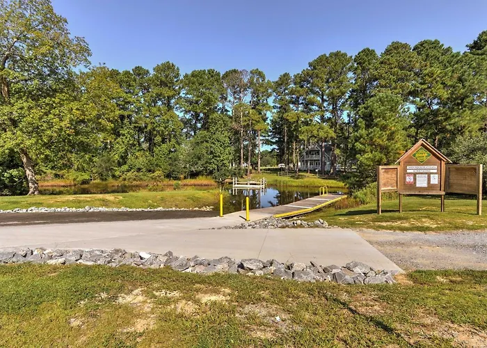Oriental House On 1 Acre W/ Wraparound Porch!