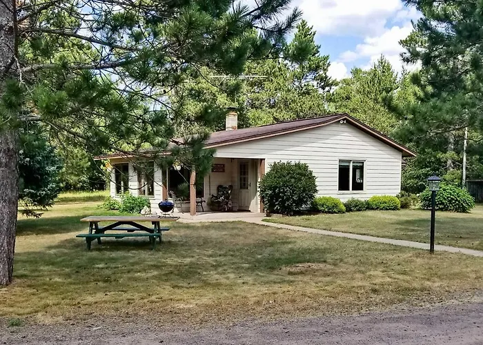 Fish & Hike: Wooded Cabin 9 Mi To Lake Nebagamon!