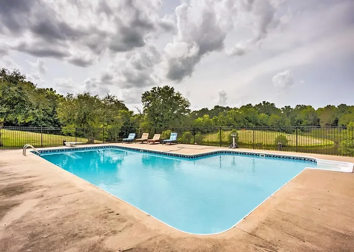 Charming Berger Apt On 42-Acre Farm W/ Pool Access
