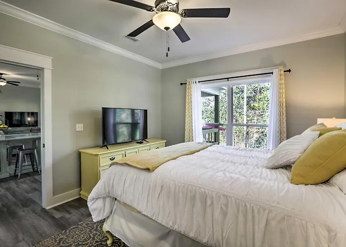 White Oak Creek Home W/ Views, Deck & Pool Access!
