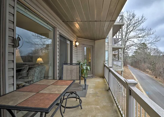4 Mi To Lake: Unit W/ Pool Access In Fairfield Bay