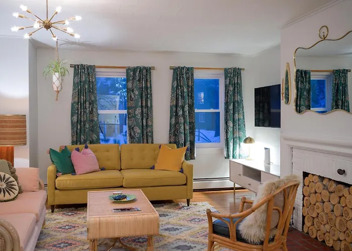 Rye Motor Inn - Oceanfront, Walk To Beach (Adults Only)