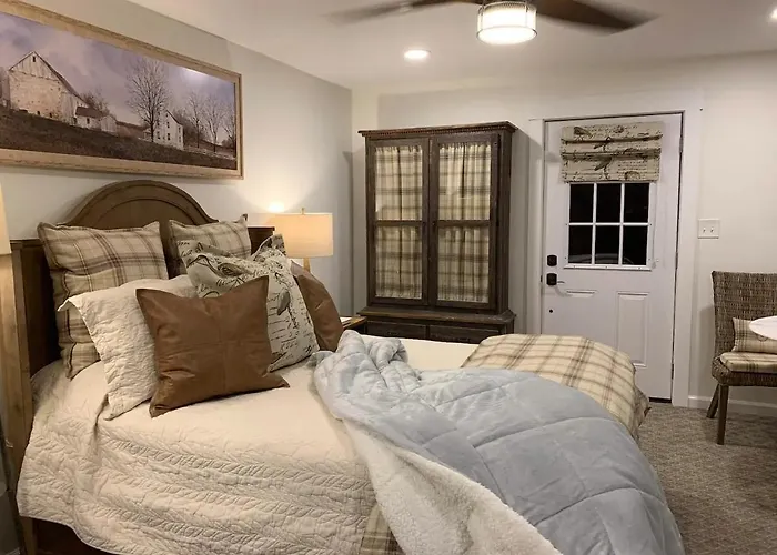 Five-Star Historic Boyd Harvey Carriage House