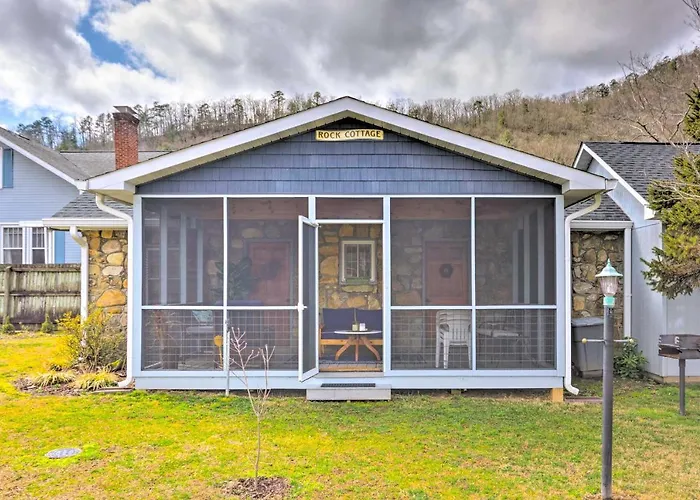 Screened Porch: 'The Rock Cottage' In Hot Springs