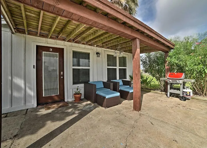 Rockport Bayfront Studio W/ Patio: 'Casa Familia'