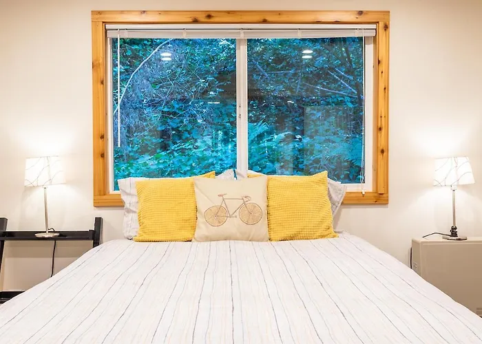 Vino Velo Retreat! Redwoods! Hot Tub!! Fire Table!! Bbq!! Game Room!! Fast Wifi!! Dog Friendly!!