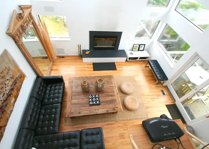 Northern Lights! Hot Tub!! Game Room!! Expansive And Spacious!!