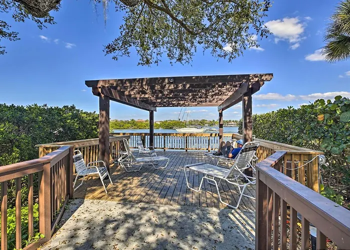 Sunny Siesta Key Condo W/ Beach Access + Pool!